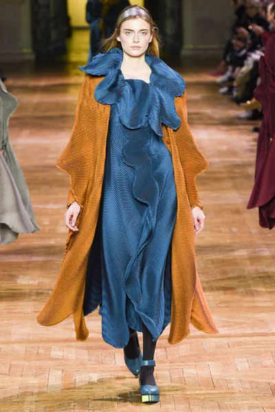 Look 39